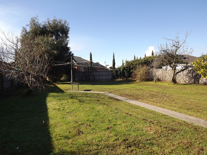 23 Alexander Avenue, Moe VIC 3825