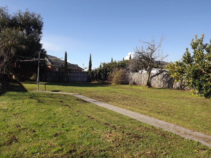 23 Alexander Avenue, Moe VIC 3825