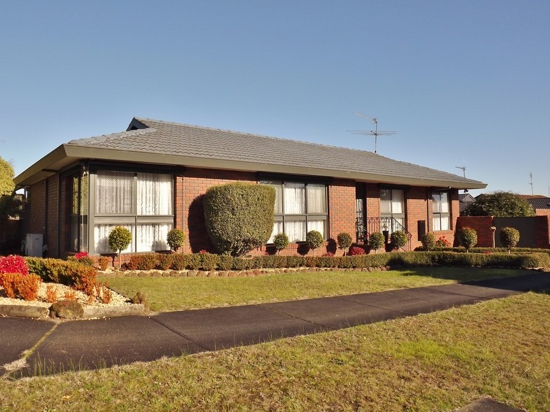 1 Amor Court, Newborough VIC 3825