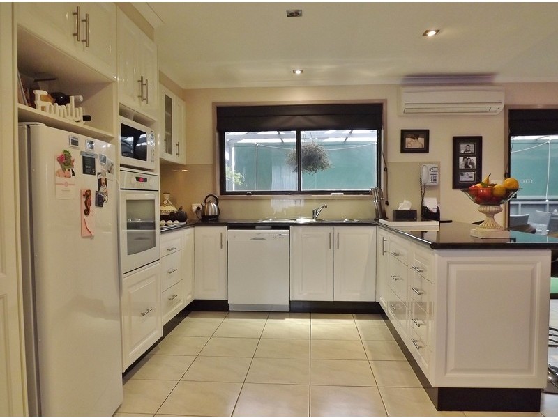 1 Amor Court, Newborough VIC 3825