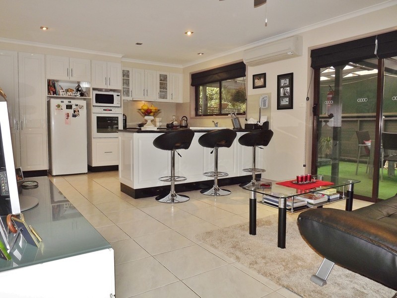 1 Amor Court, Newborough VIC 3825