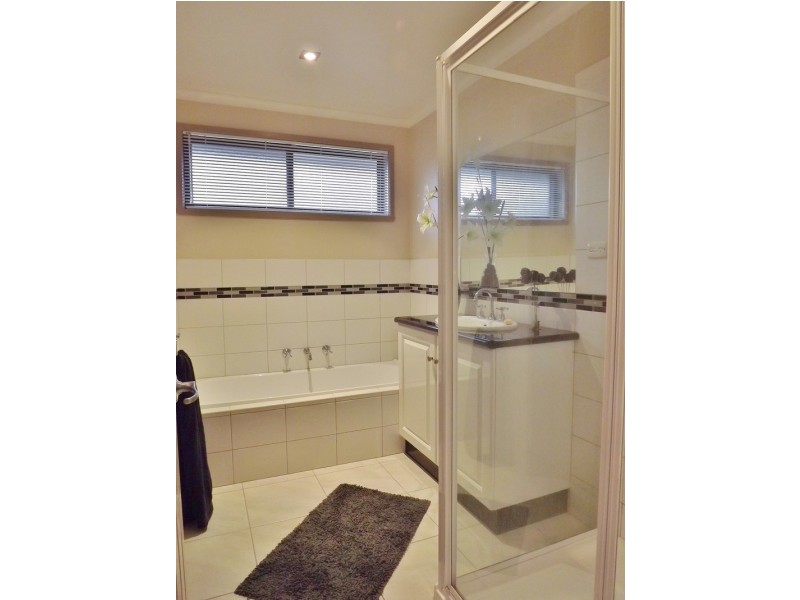 1 Amor Court, Newborough VIC 3825