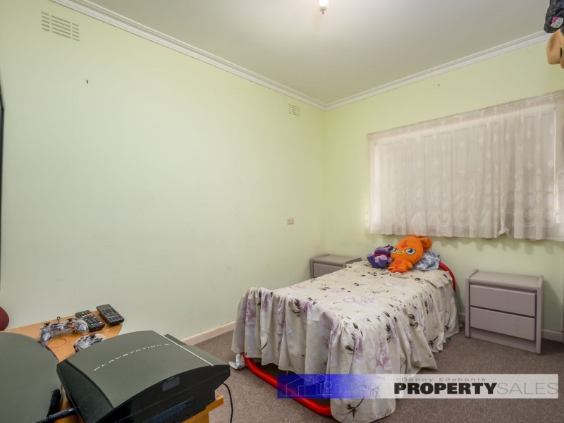 18 Bayley Street, Moe VIC 3825