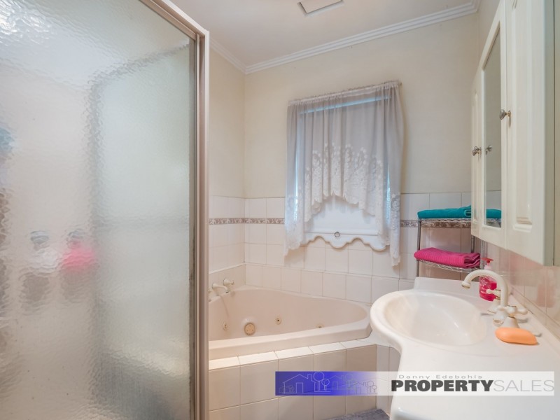 18 Bayley Street, Moe VIC 3825