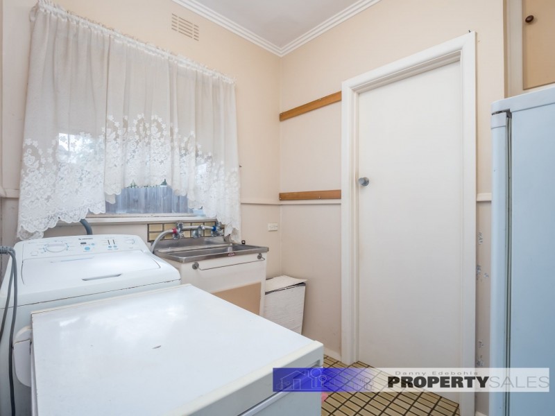 18 Bayley Street, Moe VIC 3825