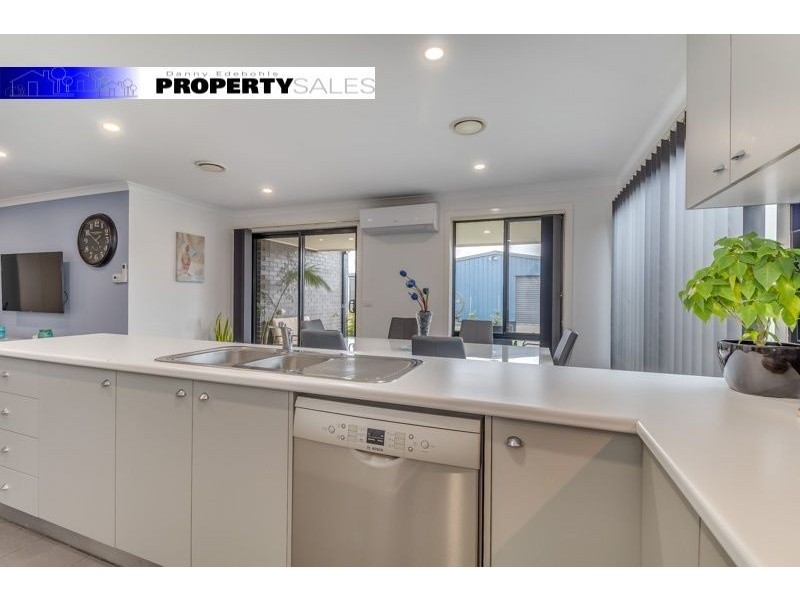 16 Montane Boulevard, Newborough VIC 3825