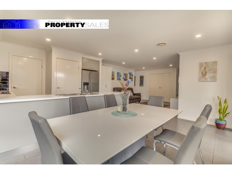 16 Montane Boulevard, Newborough VIC 3825