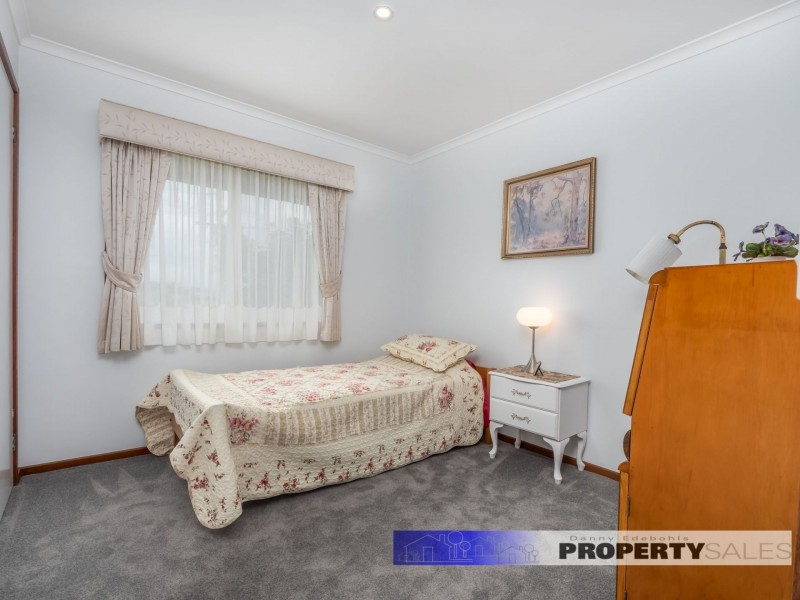 2/13 Saxtons Drive, Moe VIC 3825