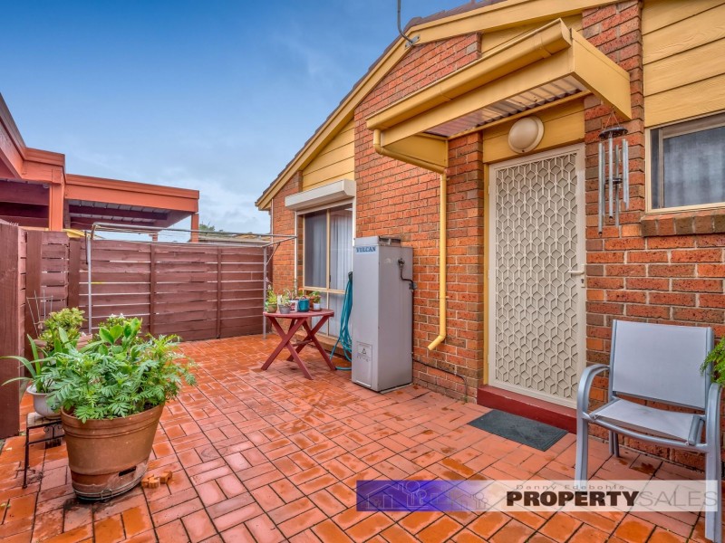 2/13 Saxtons Drive, Moe VIC 3825