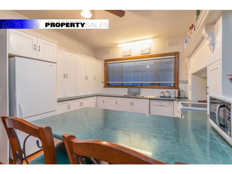 17 Central Avenue, Newborough VIC 3825