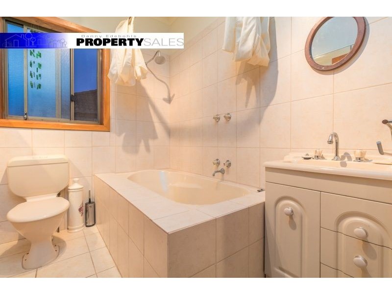 17 Central Avenue, Newborough VIC 3825