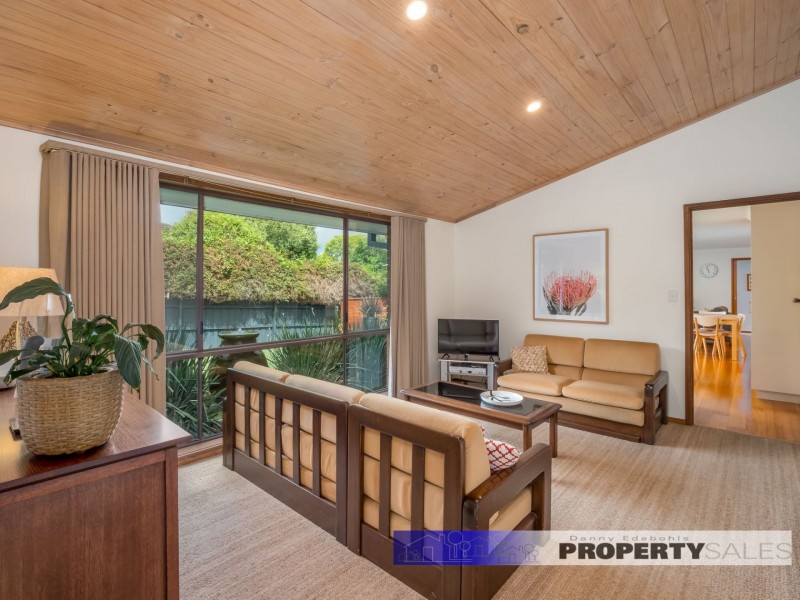 9 Dudley Court, Newborough VIC 3825