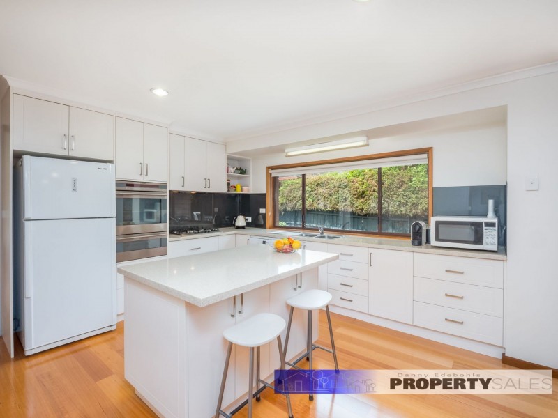 9 Dudley Court, Newborough VIC 3825