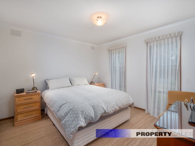 9 Dudley Court, Newborough VIC 3825