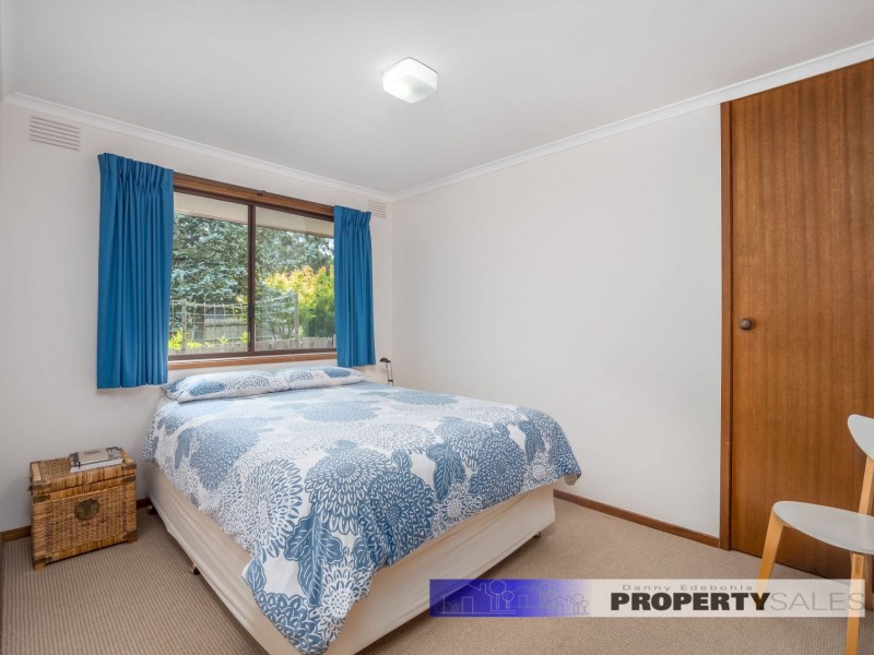 9 Dudley Court, Newborough VIC 3825