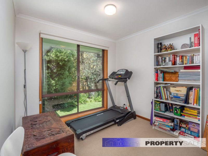 9 Dudley Court, Newborough VIC 3825