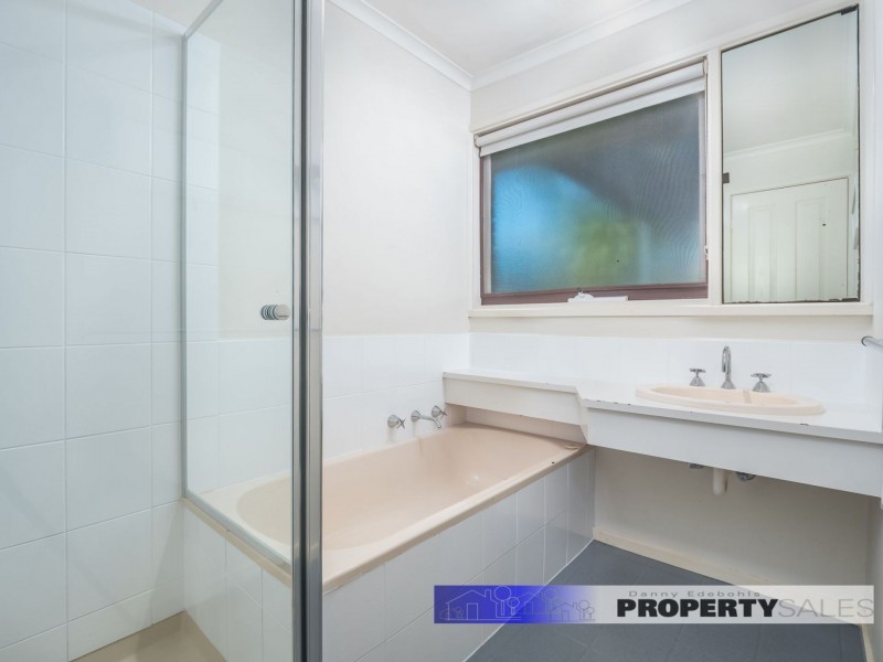 32 Scorpio Drive, Moe VIC 3825