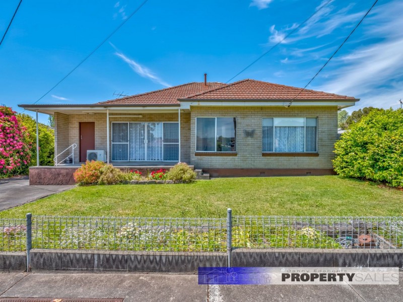 8 March Street, Newborough VIC 3825