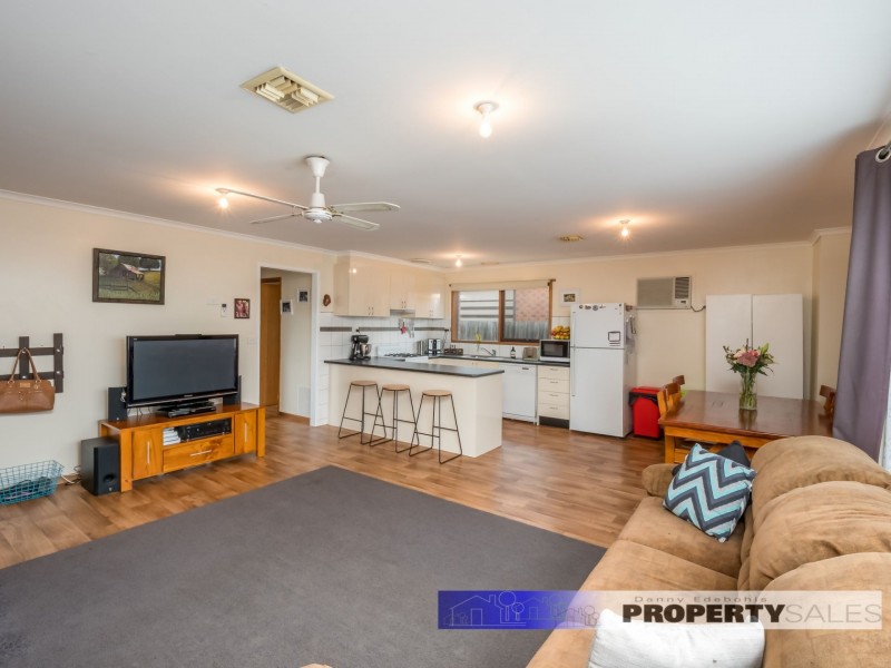 27 Stirling Street, Moe VIC 3825