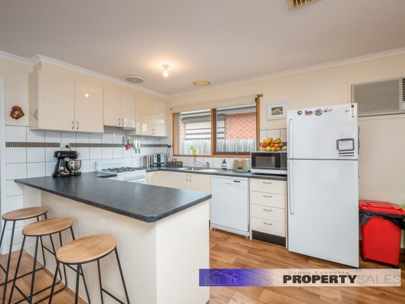 27 Stirling Street, Moe VIC 3825