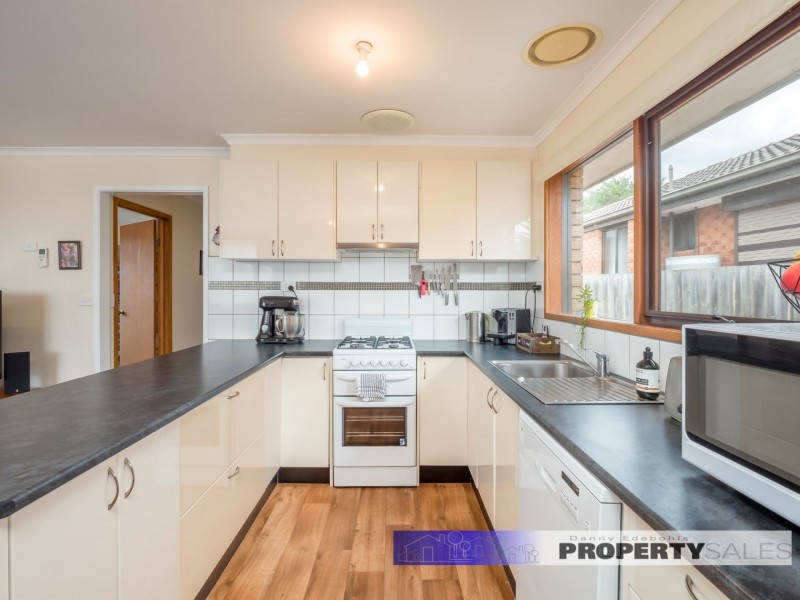 27 Stirling Street, Moe VIC 3825