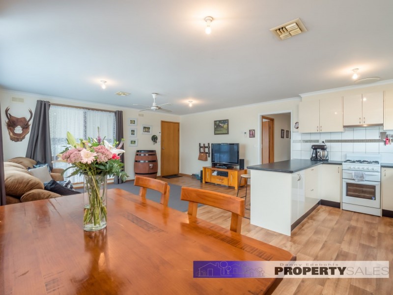 27 Stirling Street, Moe VIC 3825