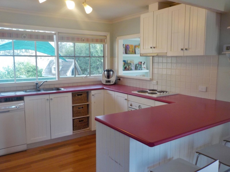 51 Donelan Drive, Hernes Oak VIC 3825