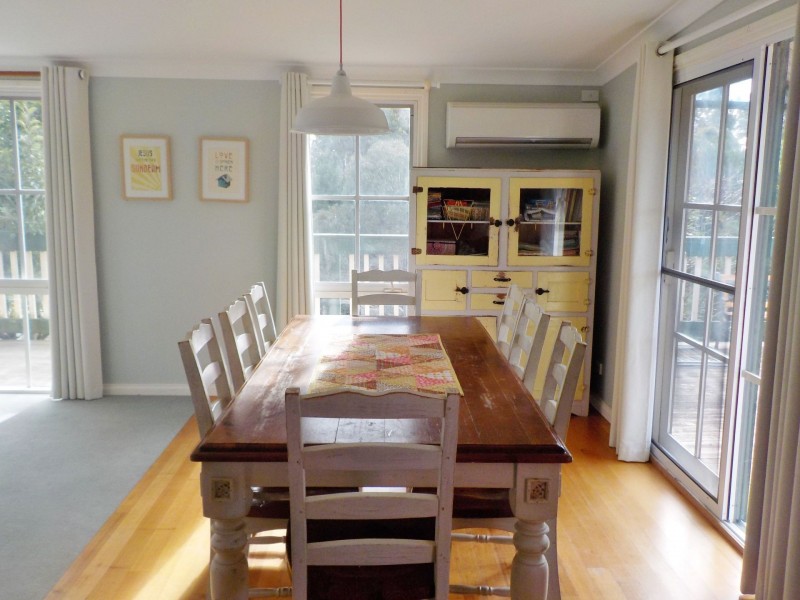 51 Donelan Drive, Hernes Oak VIC 3825