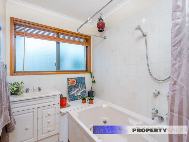 19 Chamberlain Road, Newborough VIC 3825