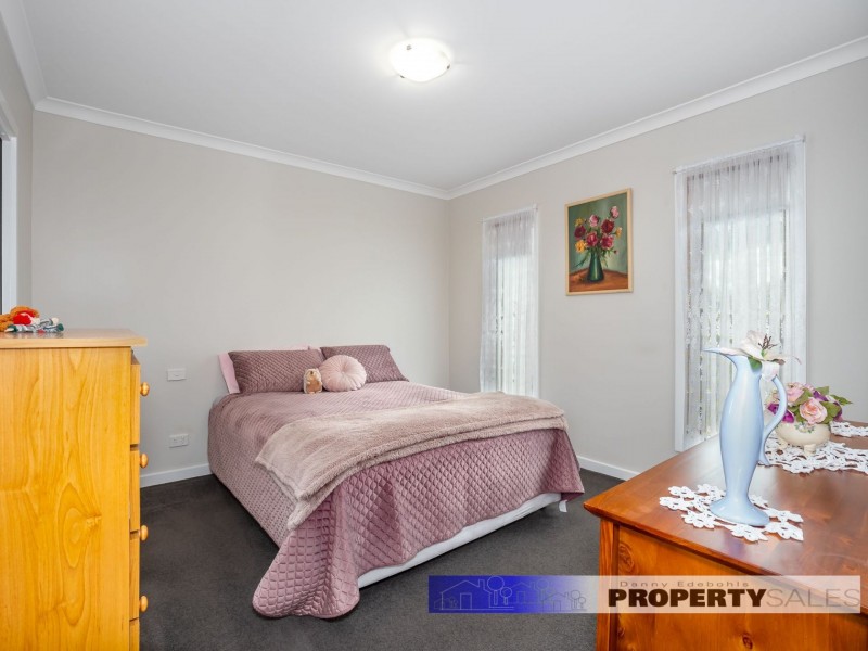 2b Boolarra Avenue, Newborough VIC 3825