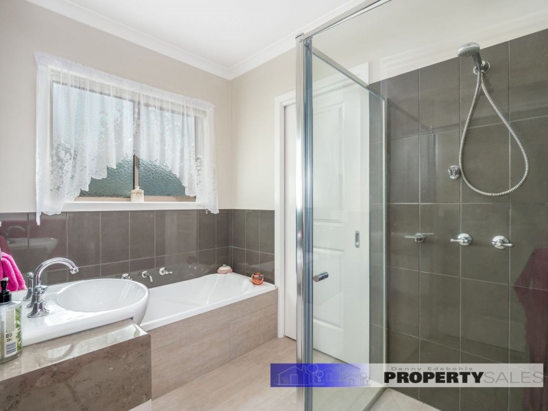 2b Boolarra Avenue, Newborough VIC 3825