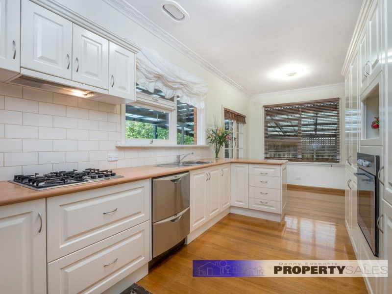 24 Chamberlain Road, Newborough VIC 3825