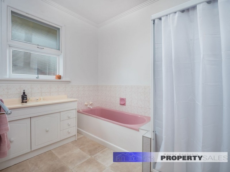 24 Chamberlain Road, Newborough VIC 3825