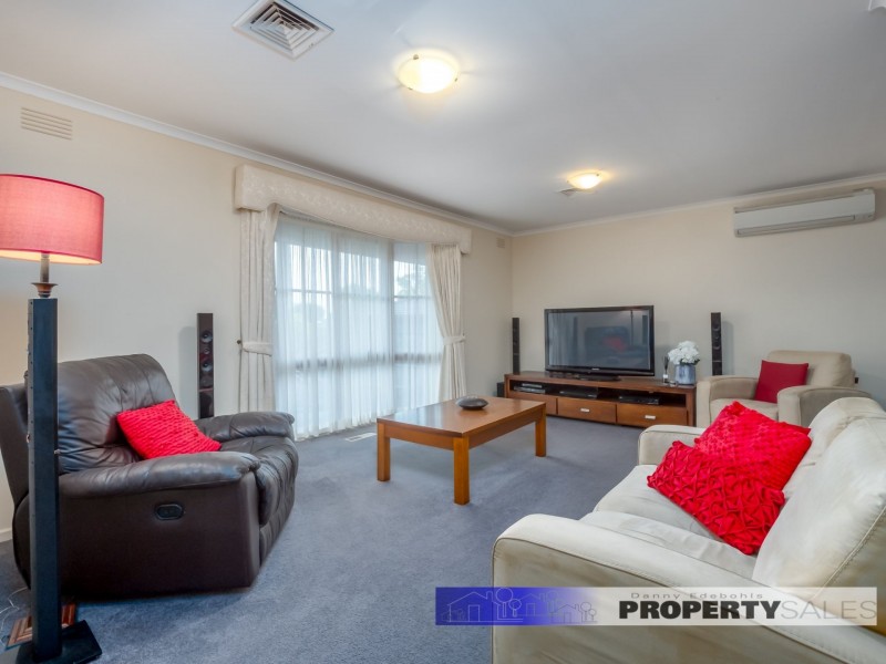 5 Phelps Court, Newborough VIC 3825
