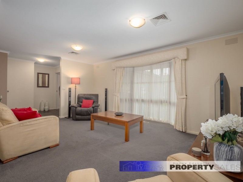 5 Phelps Court, Newborough VIC 3825