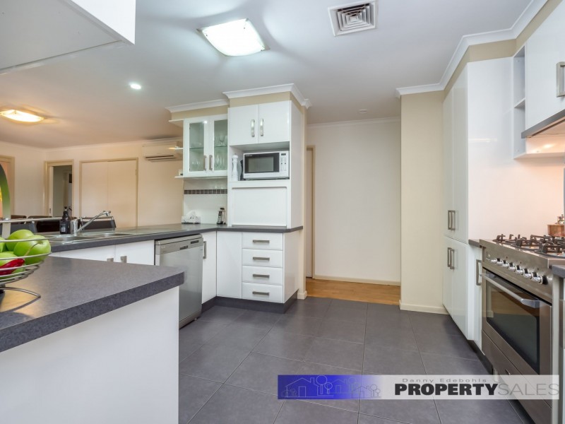 5 Phelps Court, Newborough VIC 3825