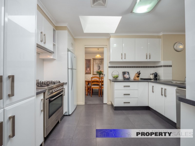 5 Phelps Court, Newborough VIC 3825