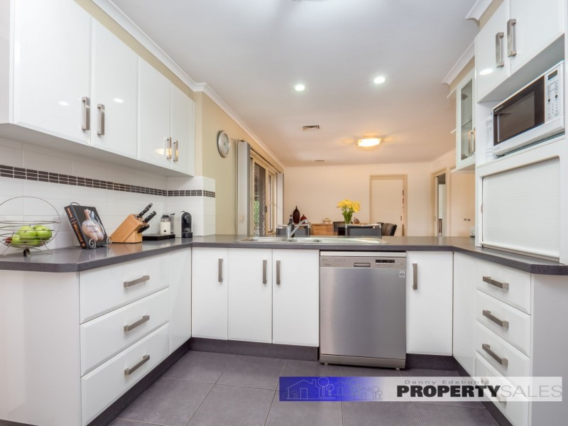 5 Phelps Court, Newborough VIC 3825