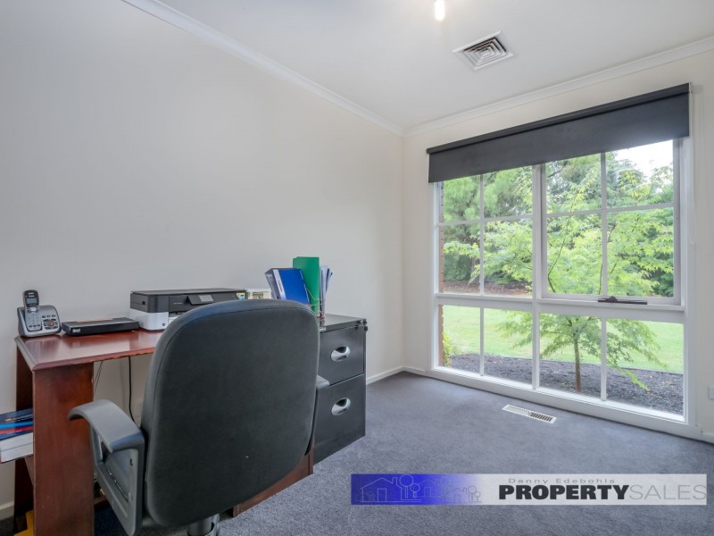 5 Phelps Court, Newborough VIC 3825