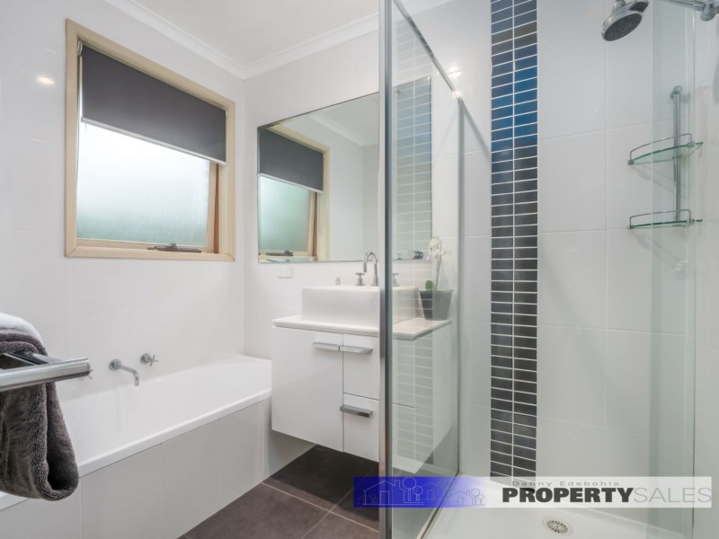 5 Phelps Court, Newborough VIC 3825
