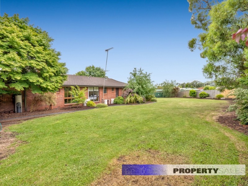 5 Phelps Court, Newborough VIC 3825