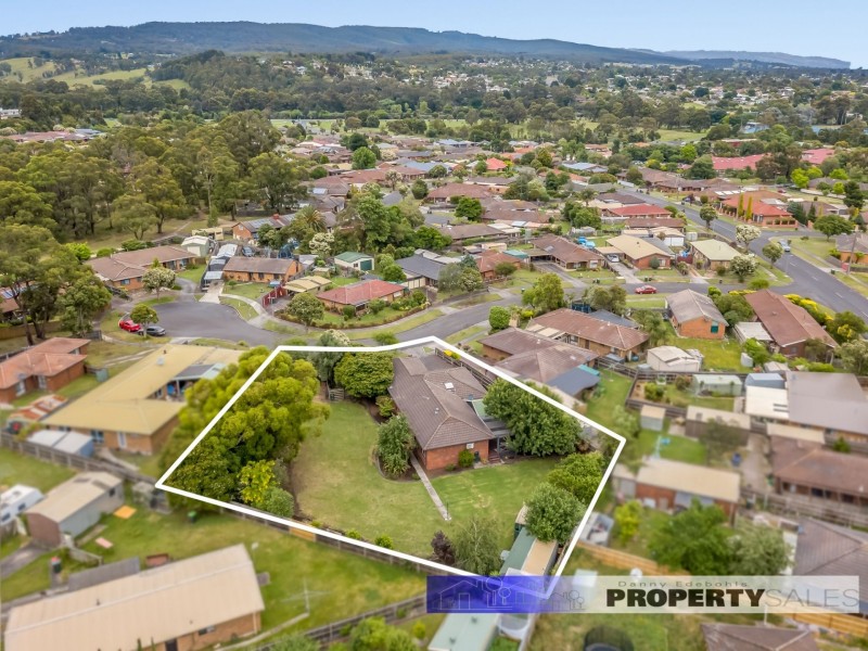 5 Phelps Court, Newborough VIC 3825