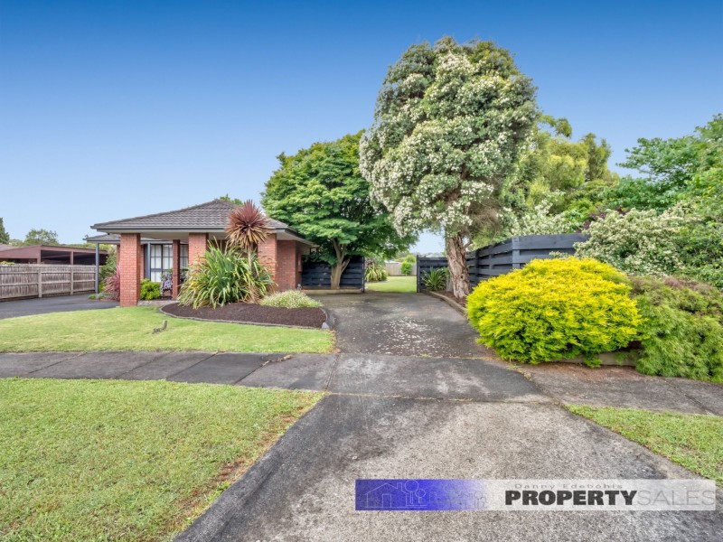 5 Phelps Court, Newborough VIC 3825