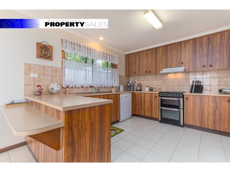 5 Randall Crescent, Moe VIC 3825