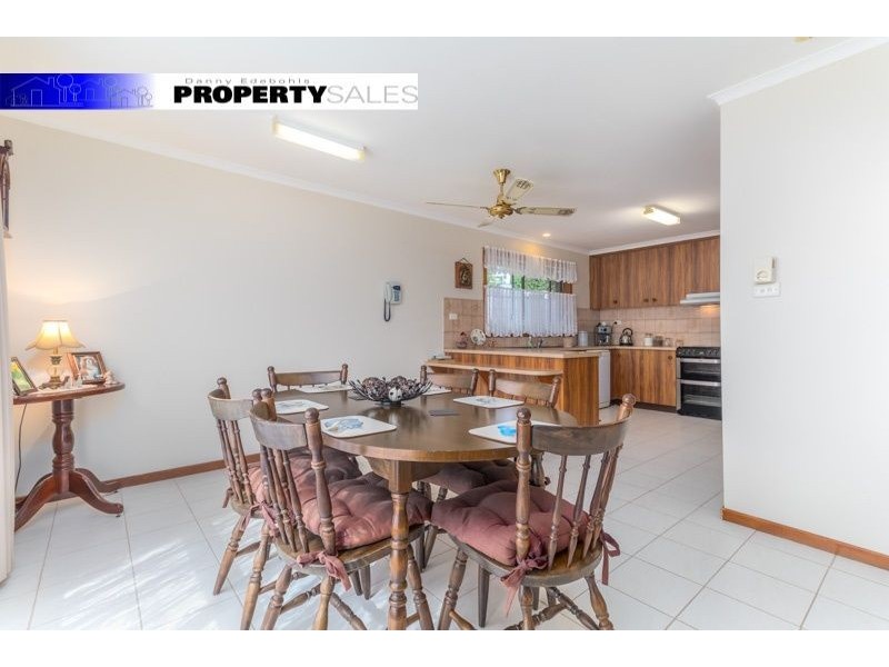 5 Randall Crescent, Moe VIC 3825