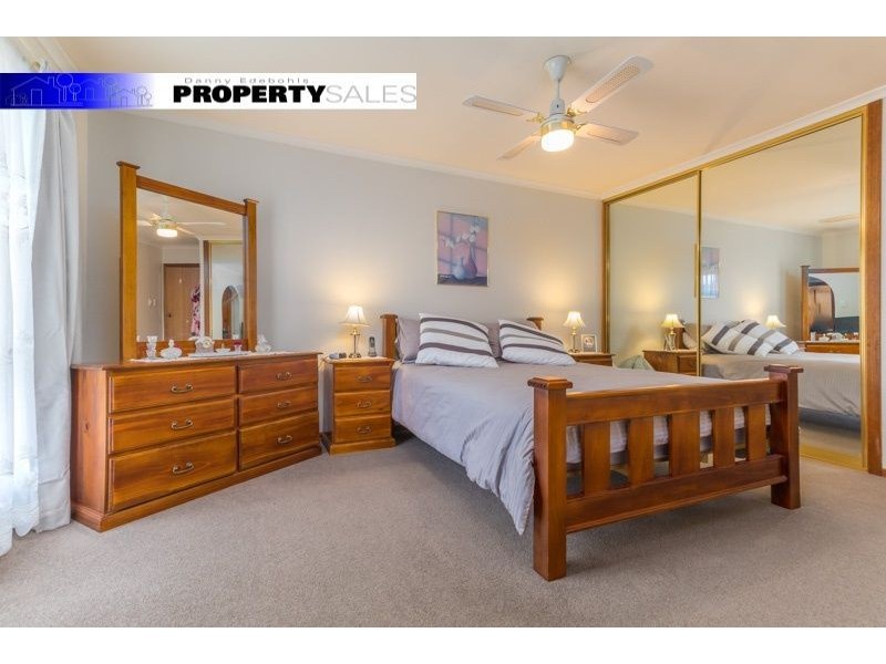 5 Randall Crescent, Moe VIC 3825