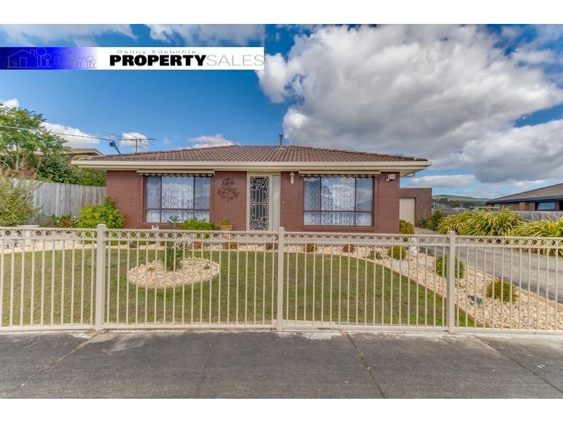 5 Randall Crescent, Moe VIC 3825