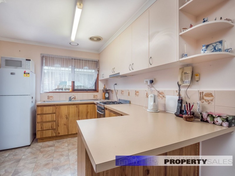 2/3 Hall Court, Newborough VIC 3825