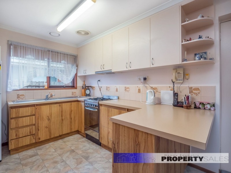 2/3 Hall Court, Newborough VIC 3825