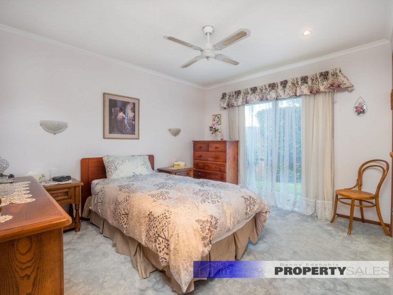 2/3 Hall Court, Newborough VIC 3825